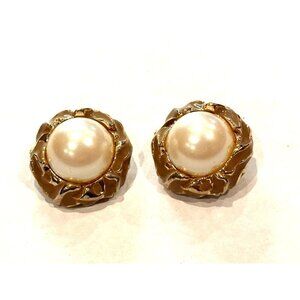 DONALD STANNARD 1" FAUX PEARL SHINY GOLD DOMED ENAMEL CLIP ON EARRINGS SIGNED EU
